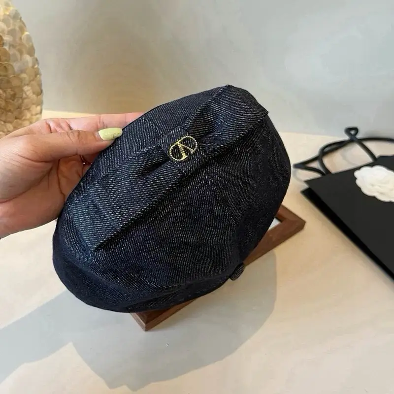 Valentino Beret 090801